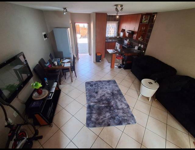 2 BEDROOM TOWNHOUSE FOR SALE IN GENERAL ALBERTSPARK